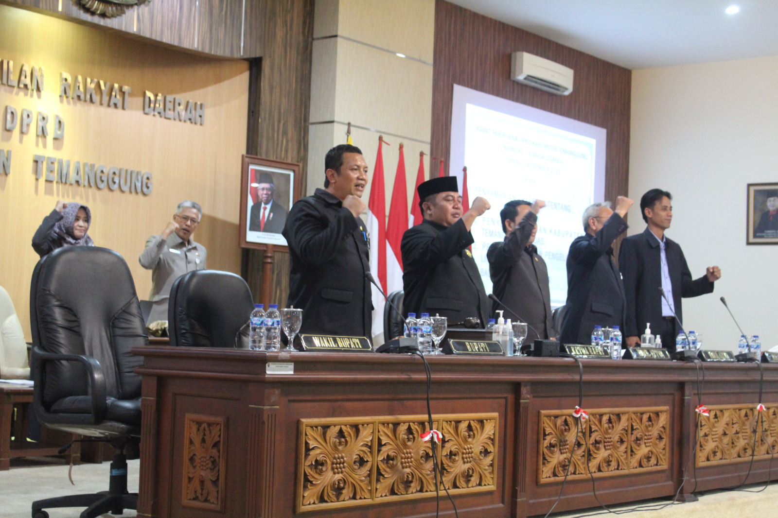 Sidang Paripurna, DPRD dan Pejabat Berdoa untuk Kemerdekaan Palestina