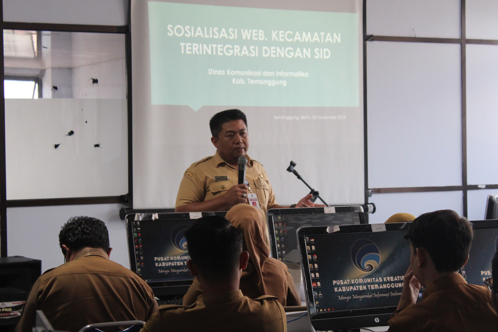 Dinkominfo Gelar Sosialisasi Website Integrasi Kecamatan dan SID