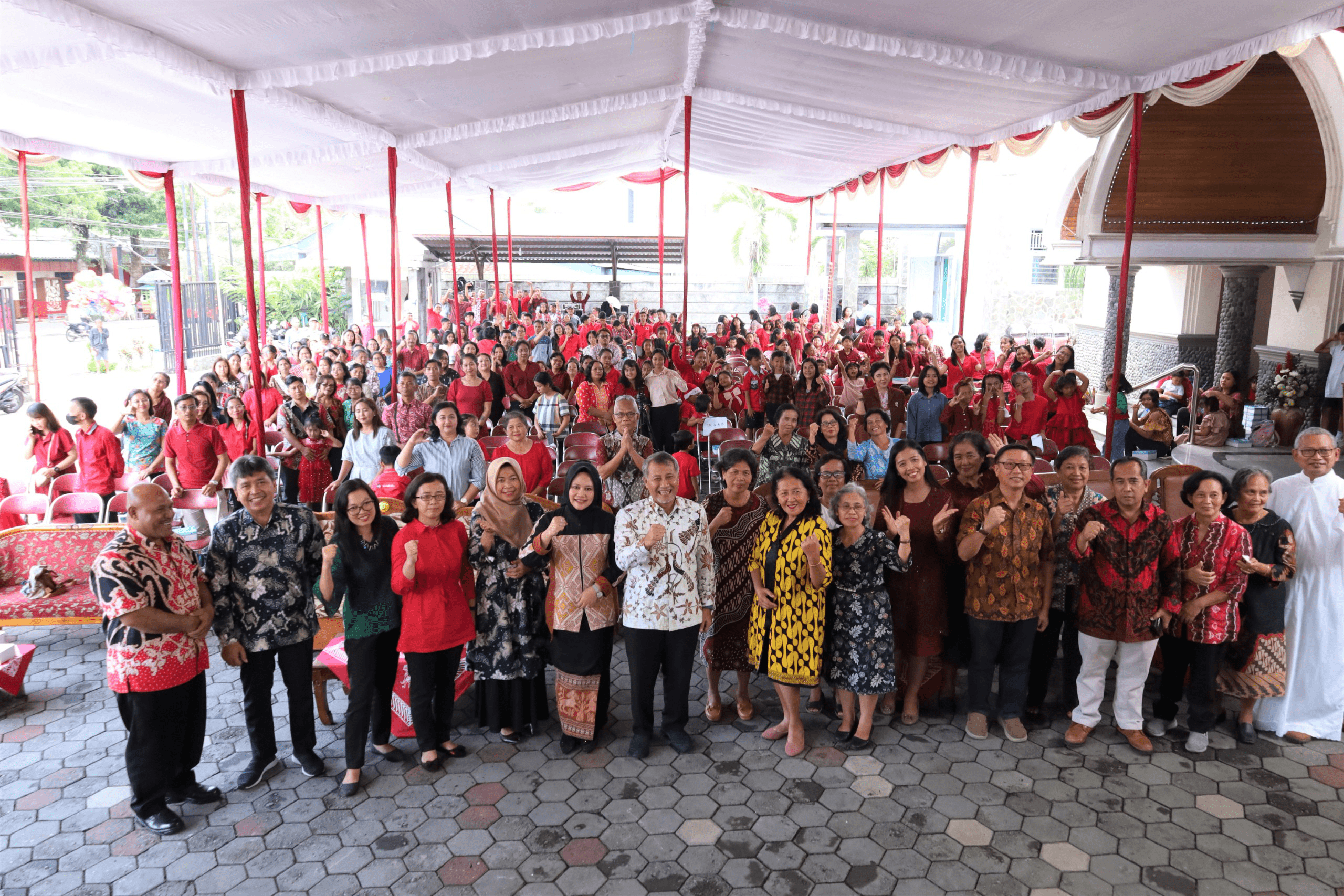 Hadiri Undangan Perayaan Natal Bersama, Pj. Bupati Nostalgia Zaman Sekolah di Kanisius