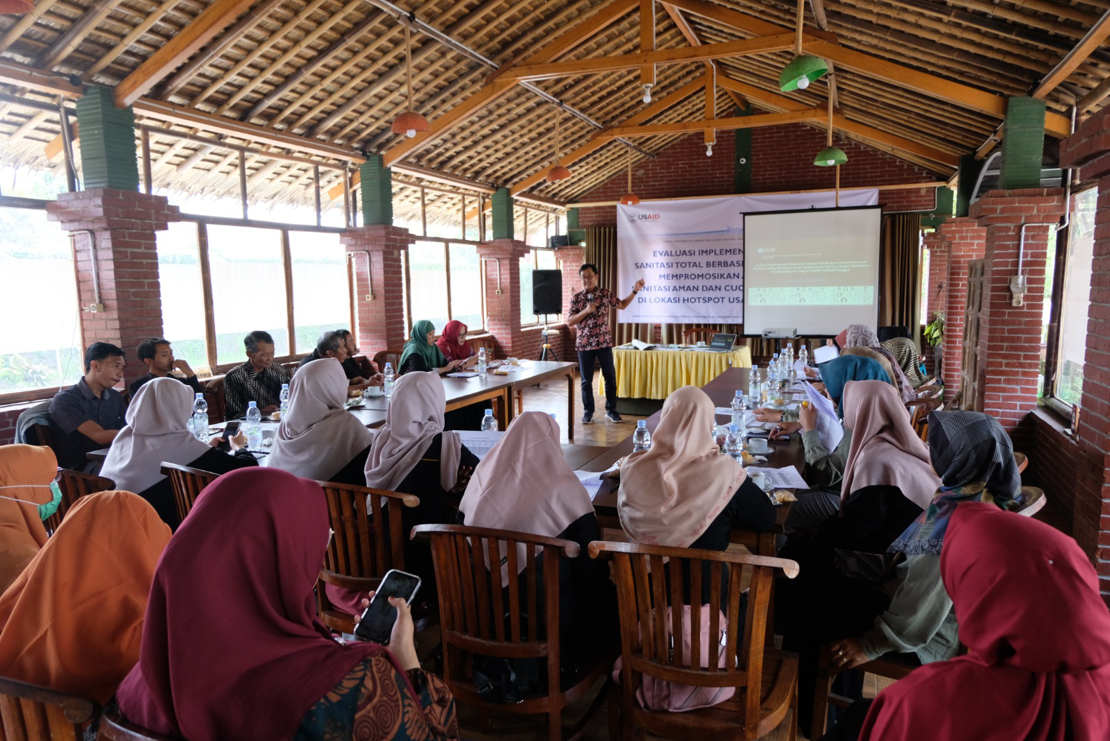 USAID IUWASH Tangguh Adakan Evaluasi Kerja Pendekatan STBM