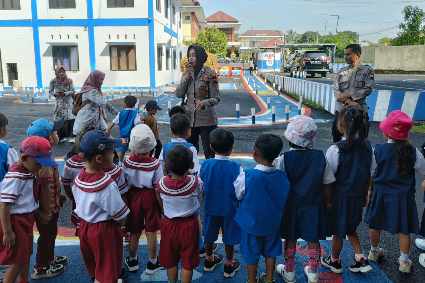 Polisi Sahabat Anak, Stop Bullying dan Edukasi Tertib Berlalu Lintas