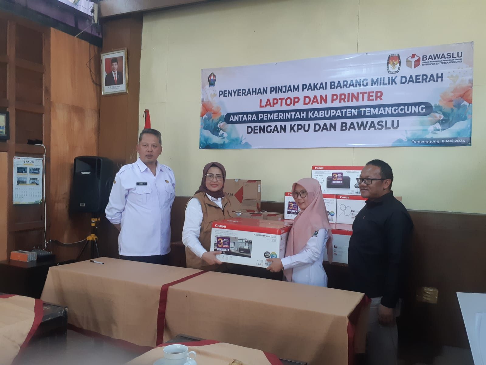 KPU dan Bawaslu Temanggung Terima Puluhan Laptop dan Printer dari Pemkab