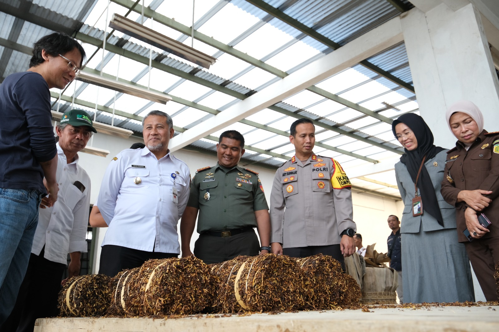 Pj. Bupati dan Forkopimda Pantau Penyerapan Tembakau ke Perwakilan Pabrik Rokok