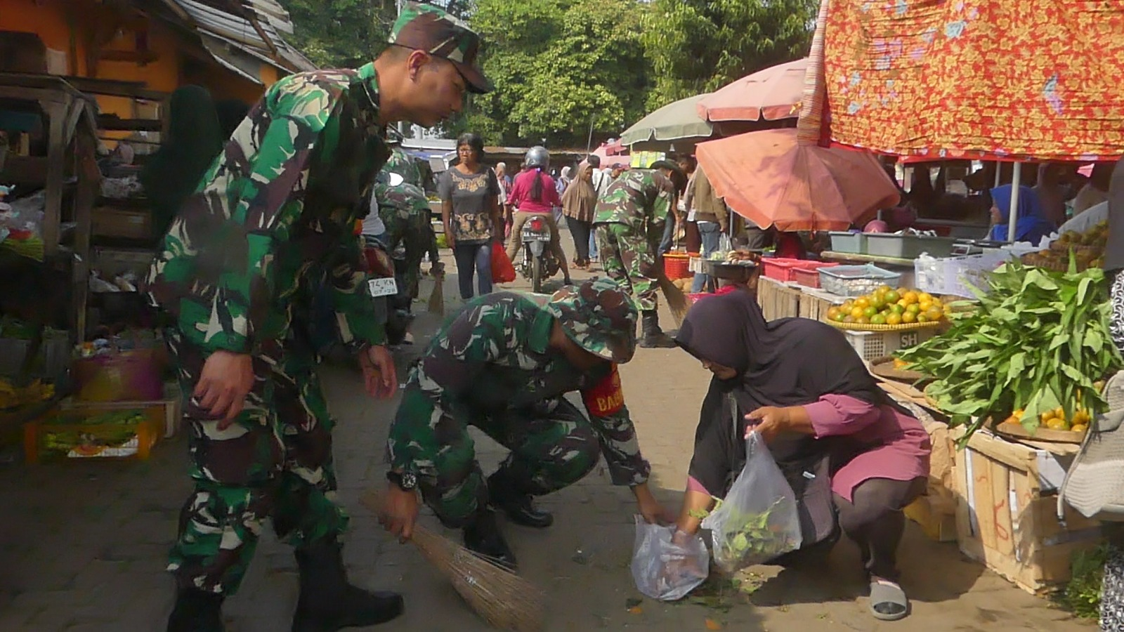 Wujudkan Pasar yang Bersih dan Sehat, Kodim 0706 Temanggung Adakan Karya Bhakti