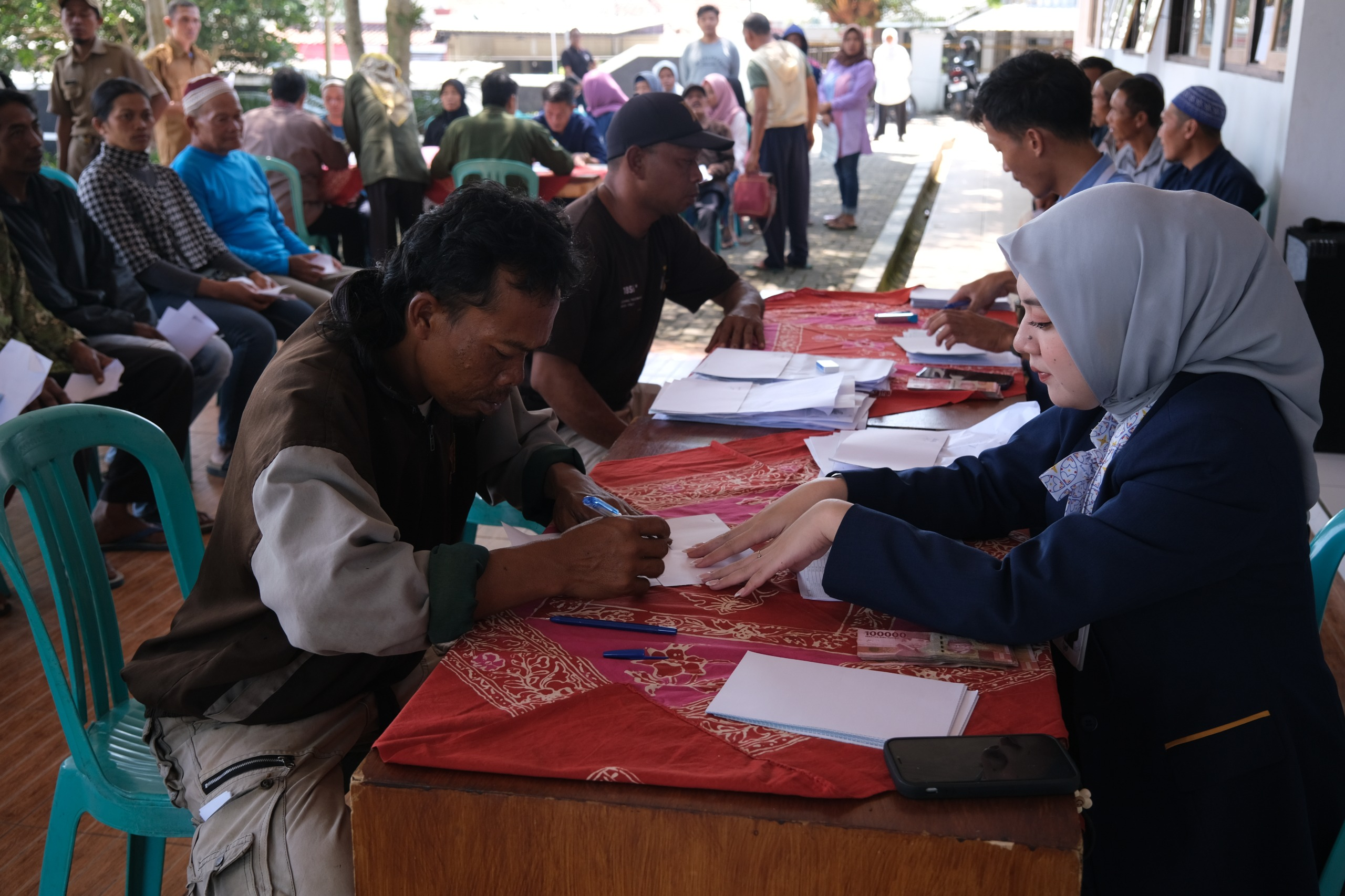 Pj. Bupati: Manfaatkan BLT DBHCHT untuk Cukupi Kebutuhan Keluarga