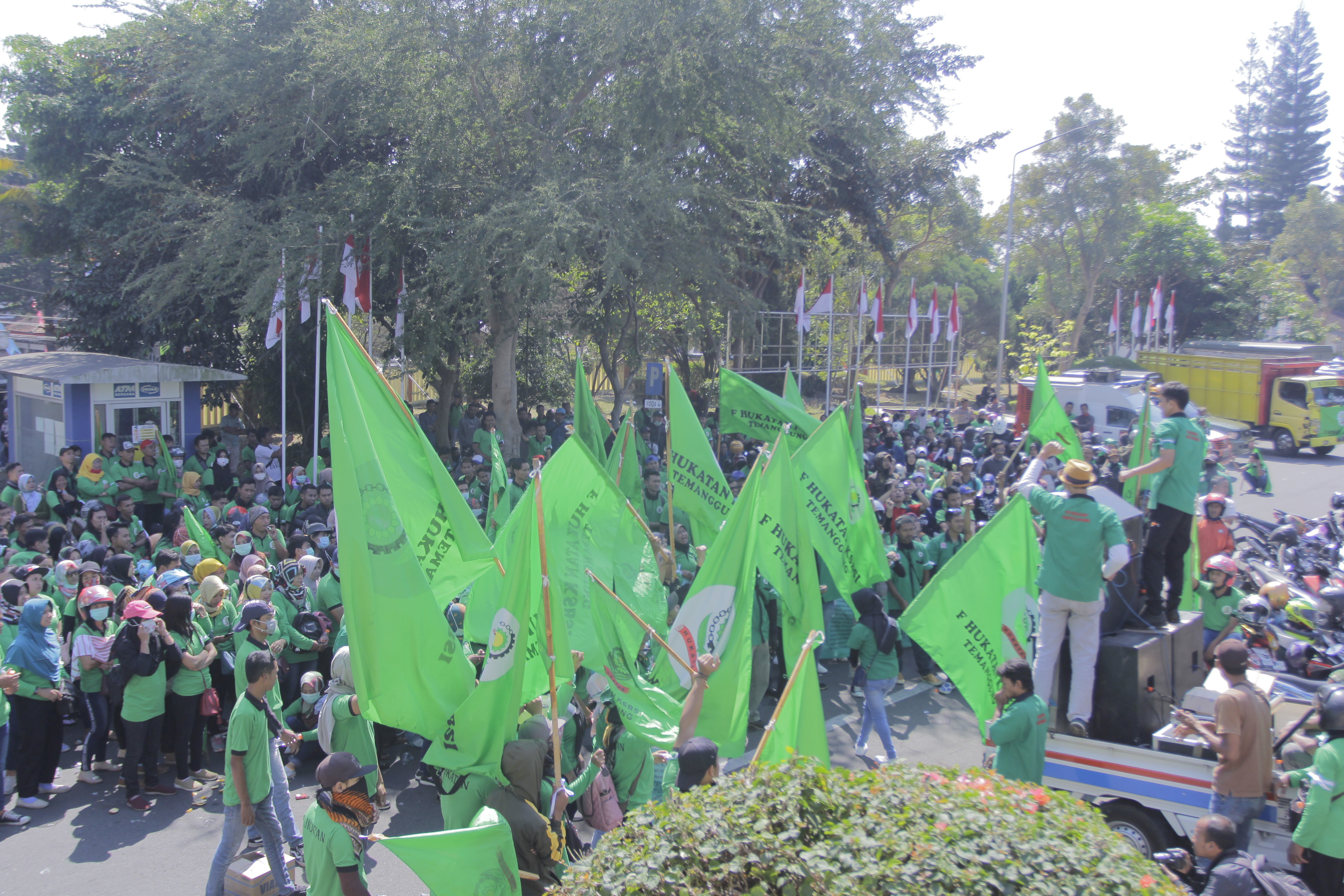 Bupati Temanggung Tenangkan Aksi Massa Buruh