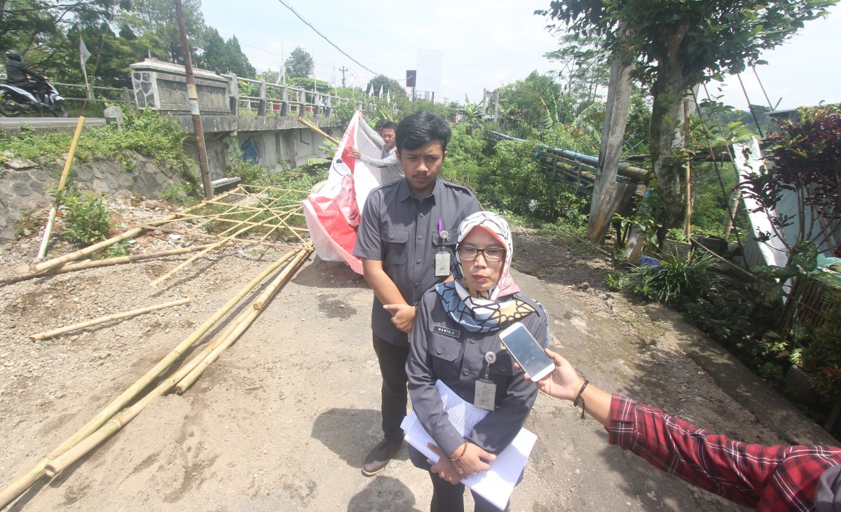 Tidak Sesuai Peraturan, Panwas Tertibkan Alat Peraga Kampanye 