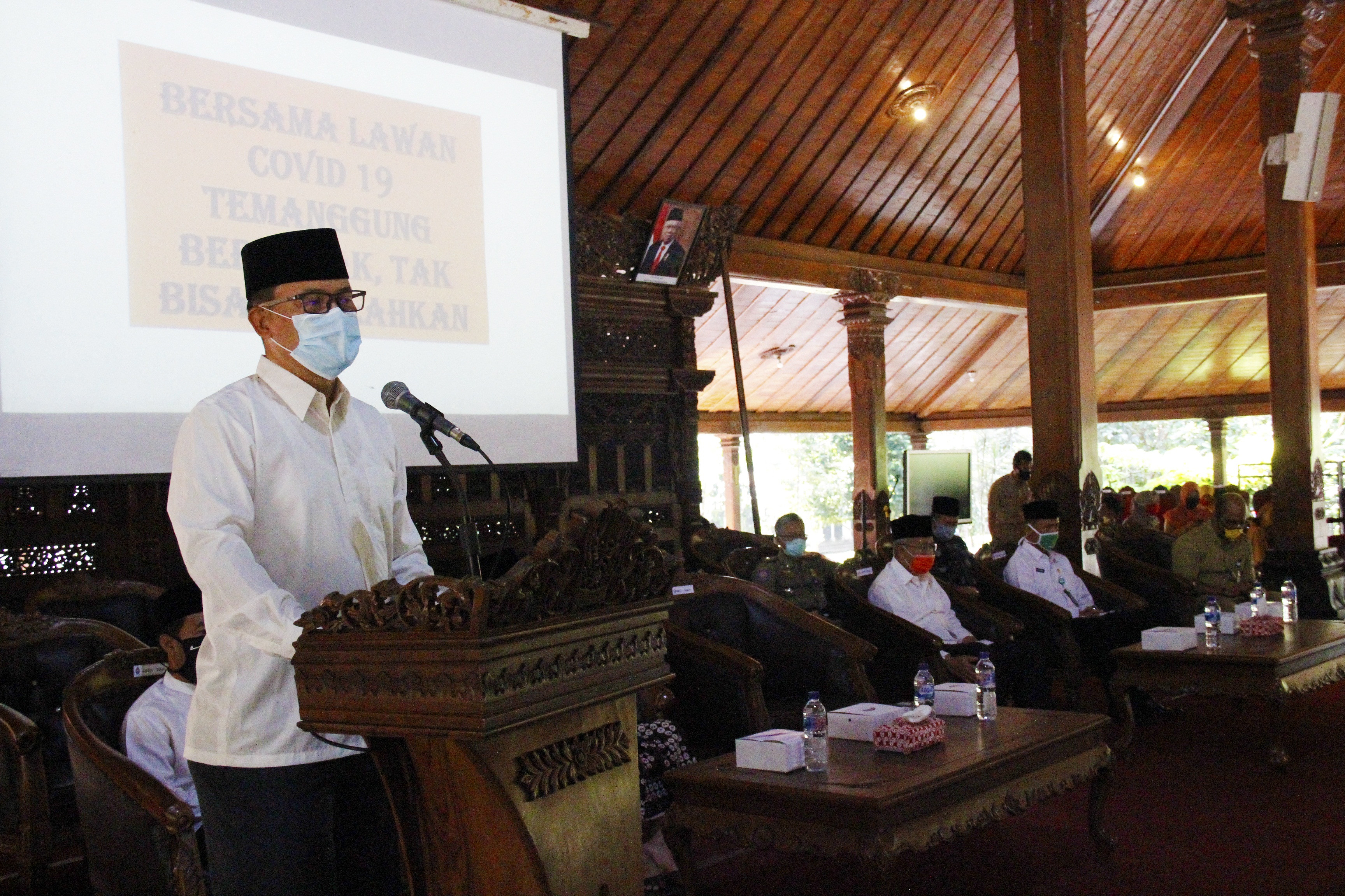 Pemkab Temanggung Berikan Bantuan Alkes Kepada Pondok Pesantren 