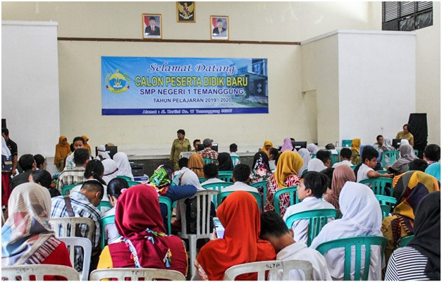 Pendaftar Membludak, SMP Negeri 1 Temanggung Kewalahan