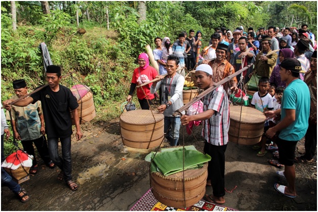 Lestarikan Wisata Religi dan Budaya, Desa Kemiri Gelar Sadran Punden