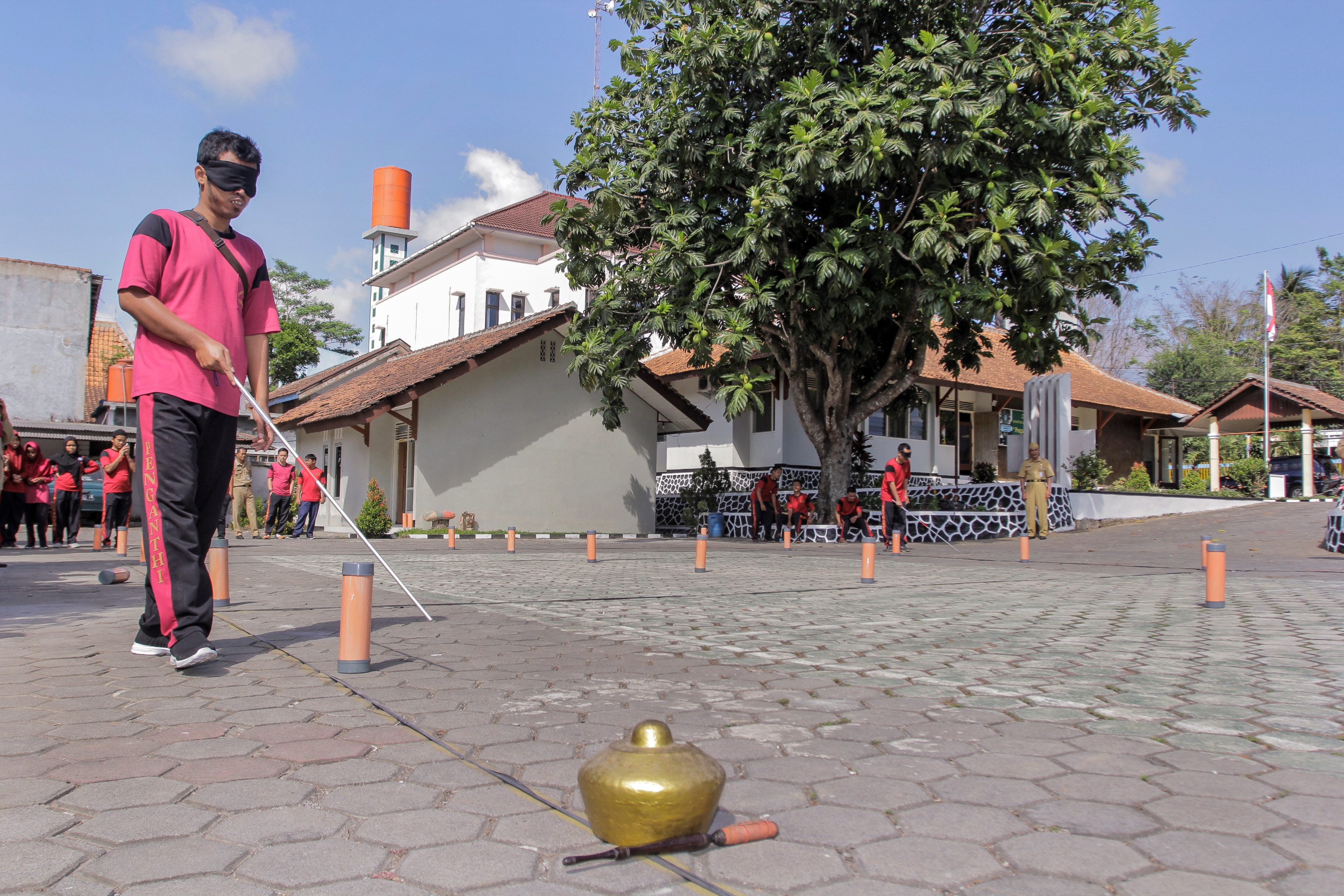 Penyandang Disabilitas Netra Ikuti Lomba Dalam Rangka Perayaan HUT RI ke 74