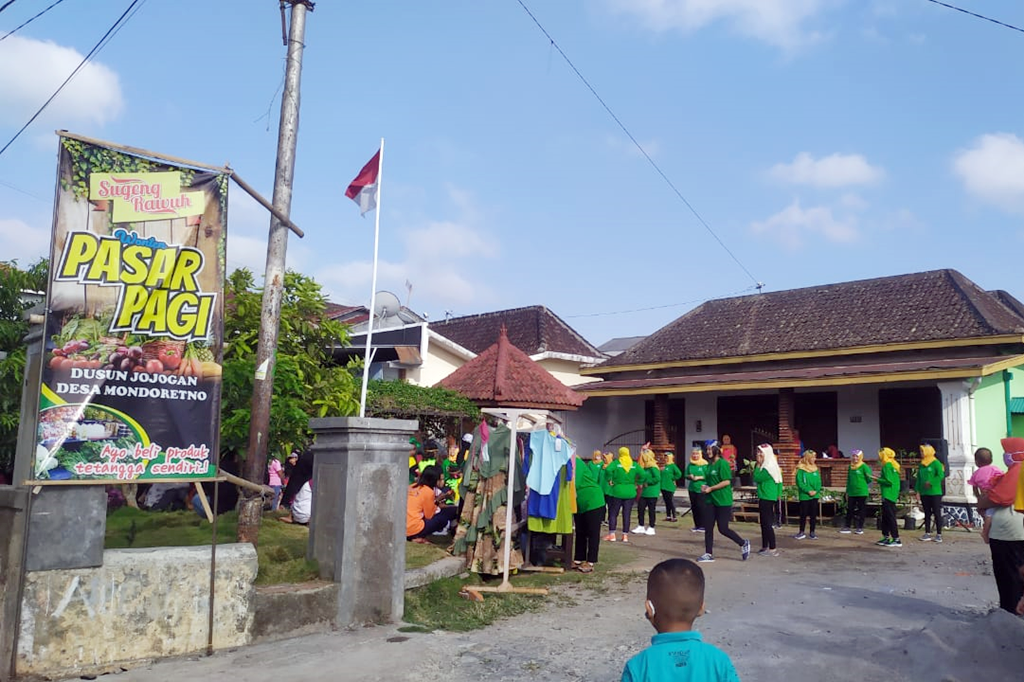 Berolahraga Menjaga Imun di Pasar Pagi Mondoretno