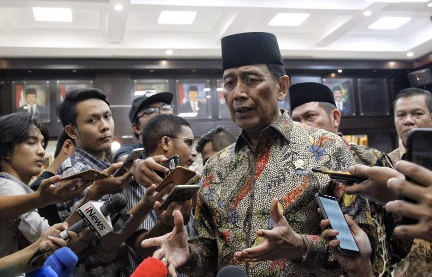 Menko Polhukam: Pembatasan Media Sosial untuk Kepentingan Negara