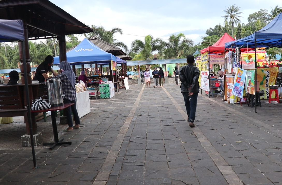 Pikatan Water Park Gelar `Ngabuburit Asik dipinggir Kolam`