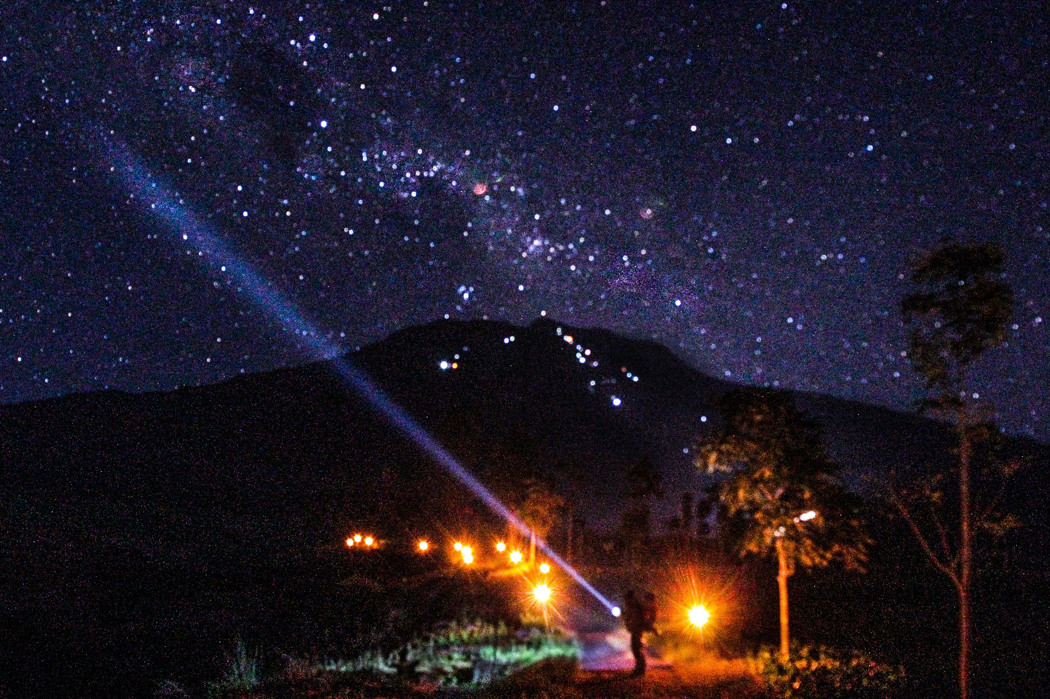 Ribuan Pendaki Turut Lestarikan Budaya Malam Selikuran di Gunung Sumbing