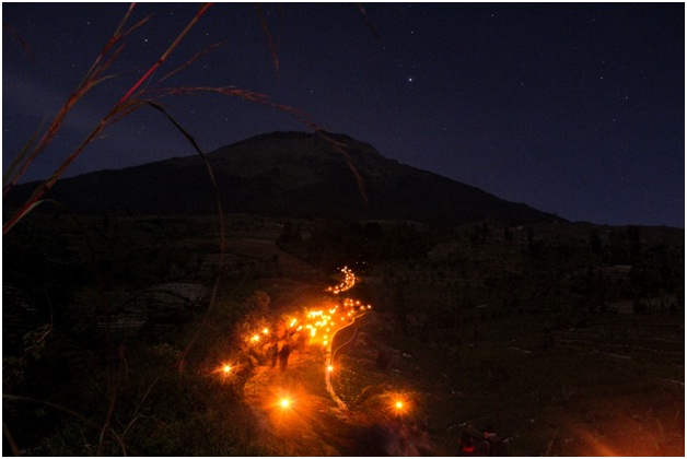 Tahlil Obor Jelang Rejeb Plabengan, Tradisi Unik Desa Cepit di Kaki Gunung Sumbing Temanggung