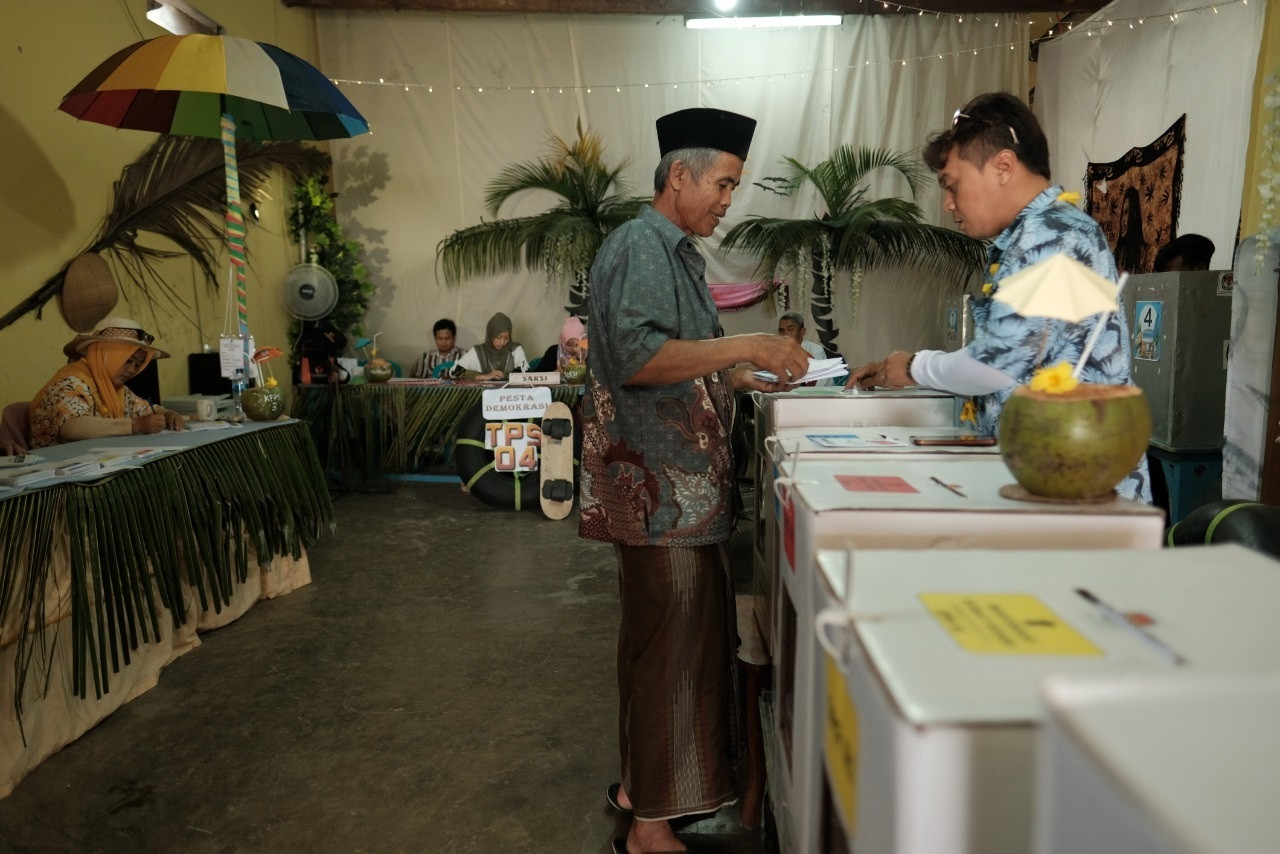 Ciptakan Pemilu Riang Gembira Dengan Nyoblos Serasa di Pantai