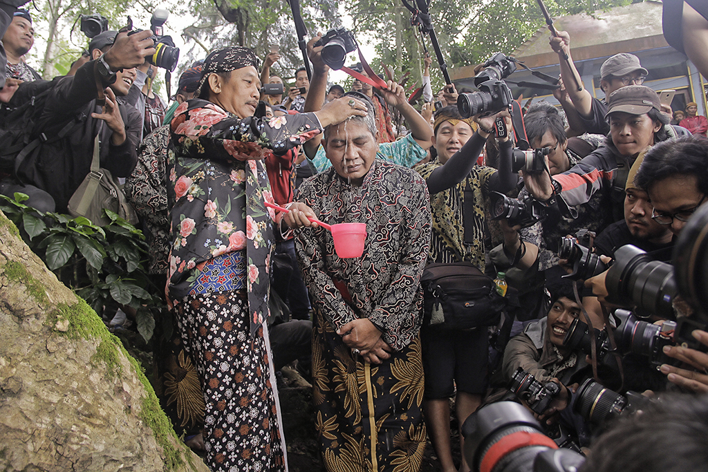 PROSESI RITUAL BERSIHKAN DIRI